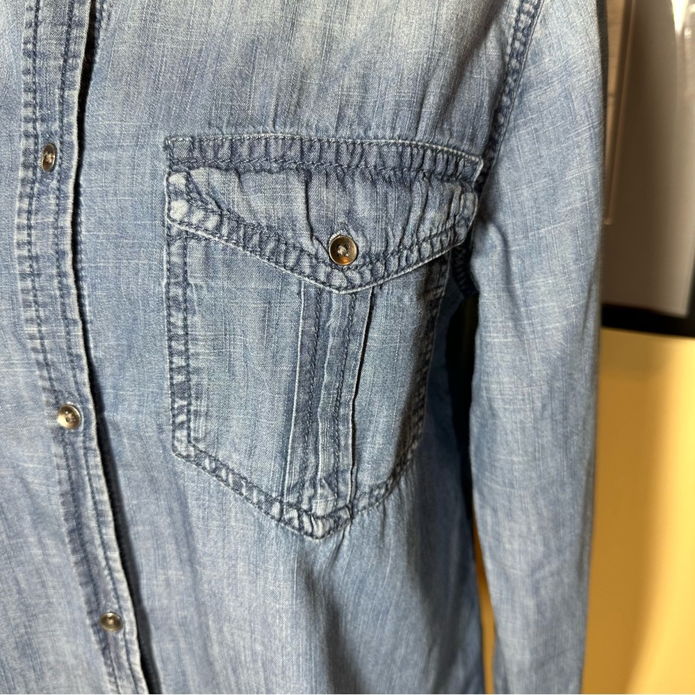 Classic Lightweight Blue Chambray Western Shirt - Soft Relaxed Fit - Size S/M - Picture 2 of 6